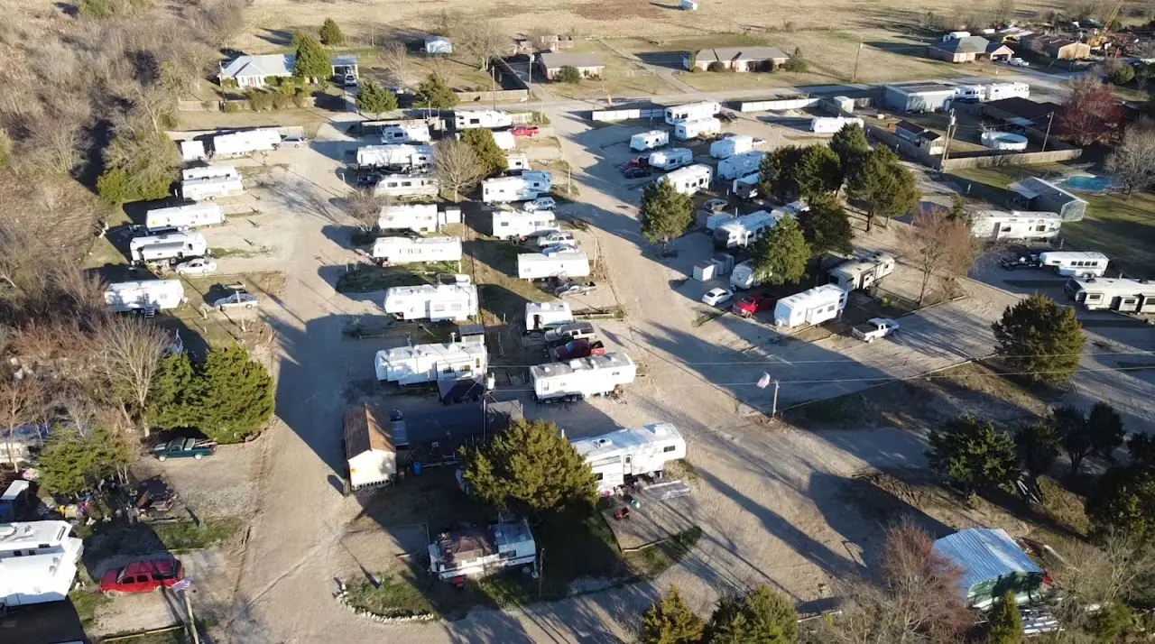 Cedar Creek Lake RV Park, RV storage in Gun Barrel City
