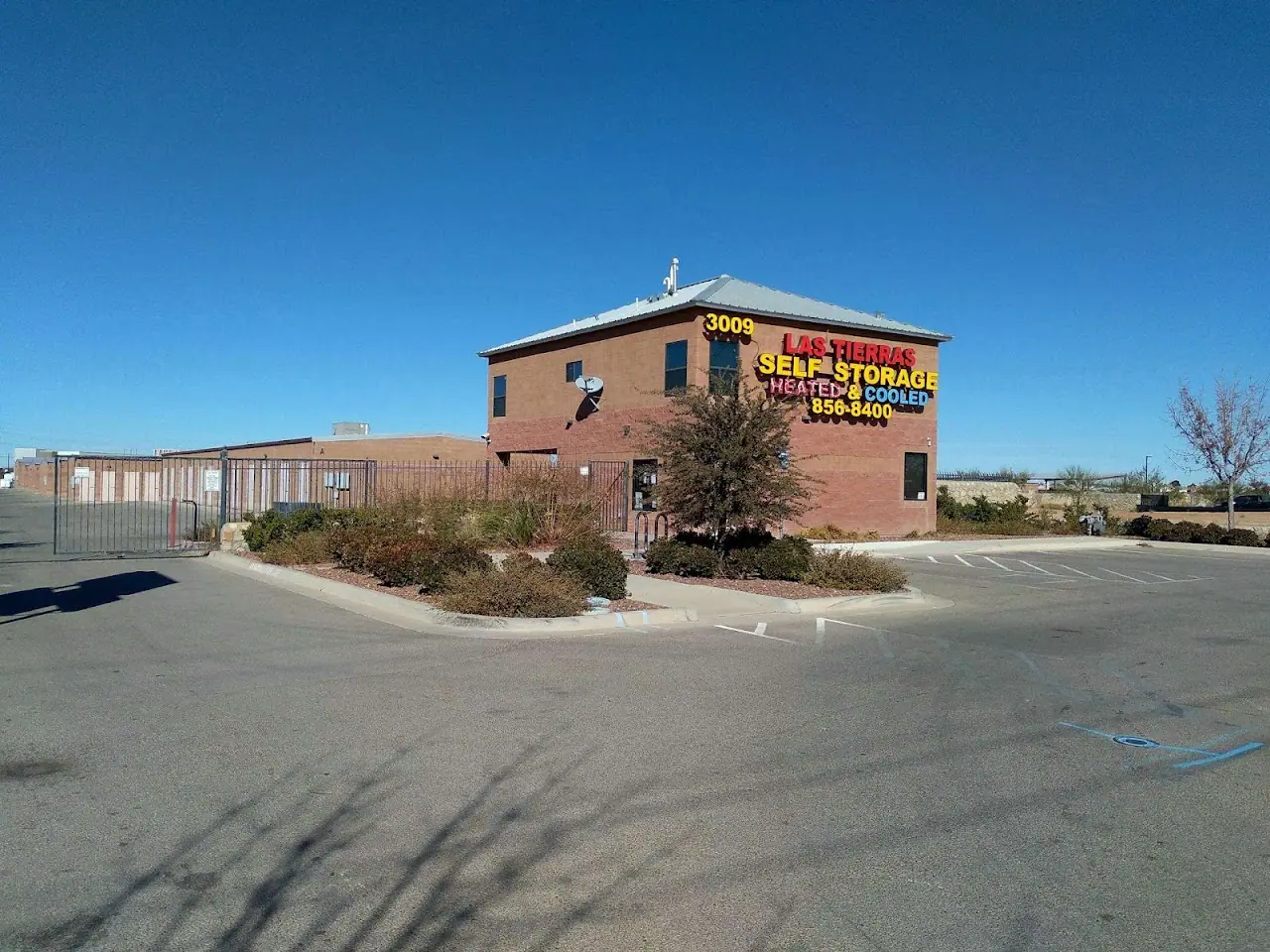 Las Tierras Self Storage, RV storage in El Paso