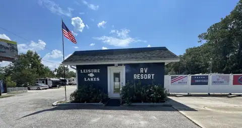 Leisure Lakes RV Resort, Pensacola Florida photo 2
