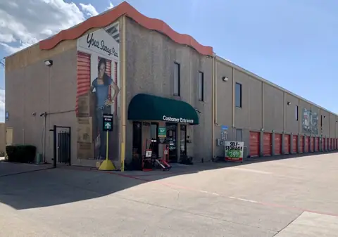 U-Haul Storage at Country Club-Carrollton in Carrollton, TX