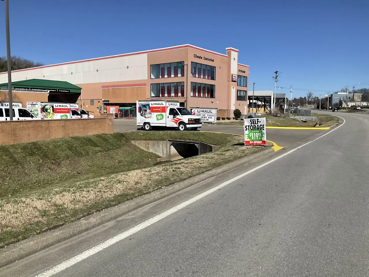 Self-Storage at U-Haul, RV storage in Brentwood
