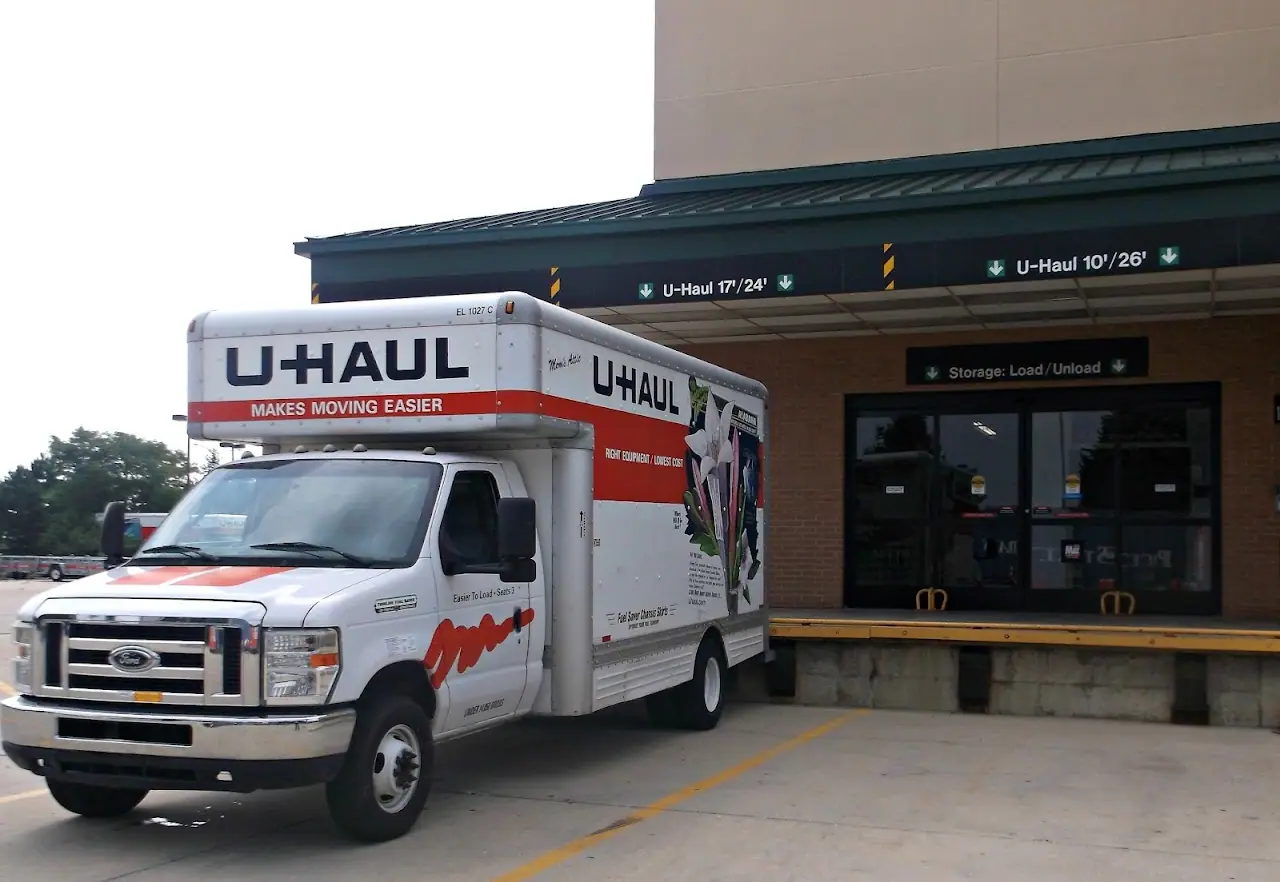 Self-Storage at U-Haul, RV storage in Bolingbrook