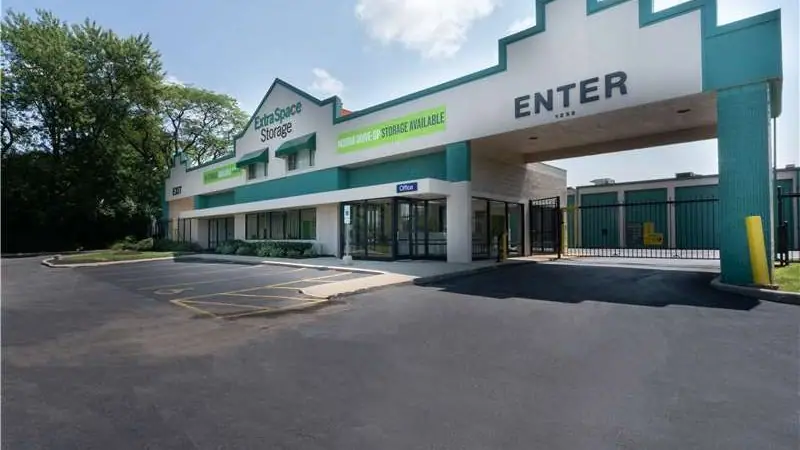 Extra Space Storage, RV storage in Mundelein