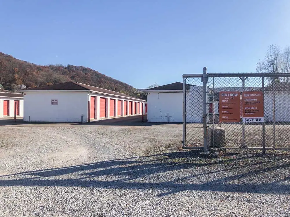 Mini Mall Storage - Nitro, RV storage in Nitro