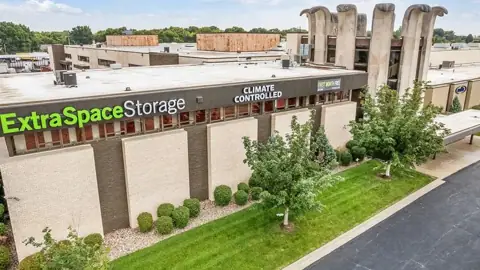 Extra Space Storage in Lenexa, KS