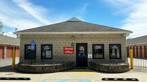 Public Storage photo 2