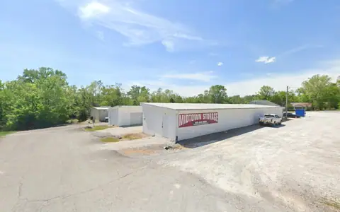 Midtown Storage Dickson - Downtown photo 2