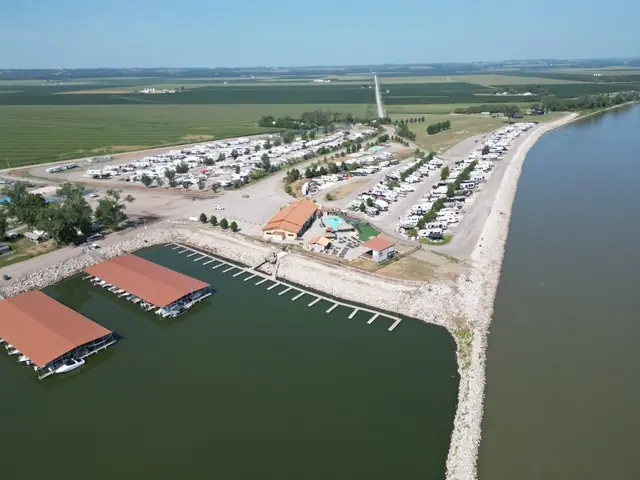 The Cottonwood Cove Marina & RV Resort, RV storage in Blair