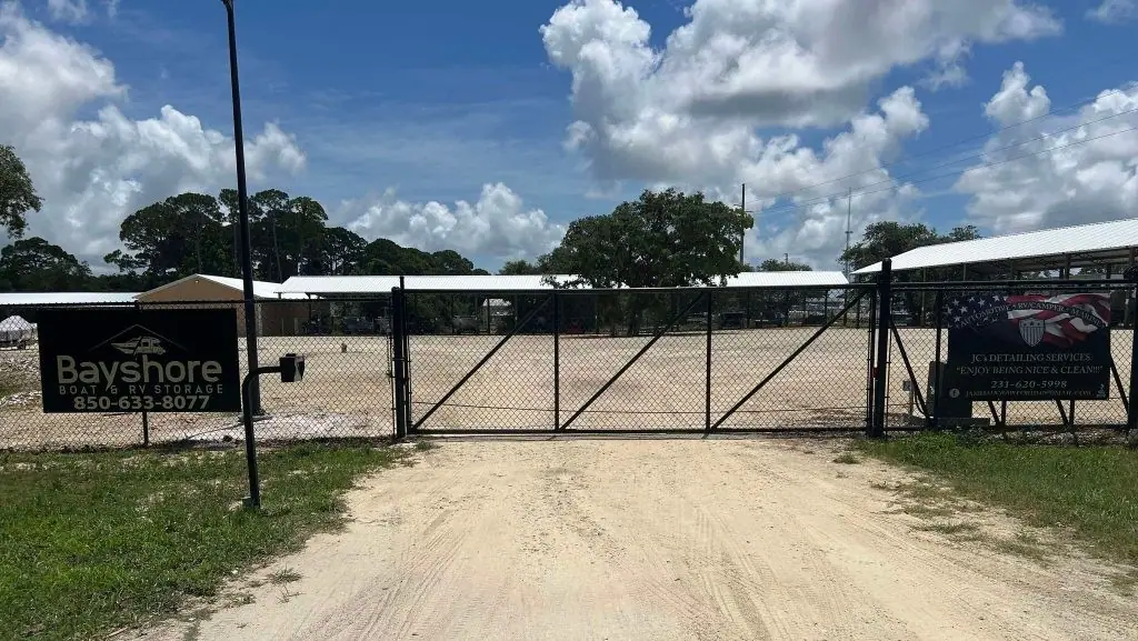 BAYSHORE BOAT & RV STORAGE, RV storage in Eastpoint