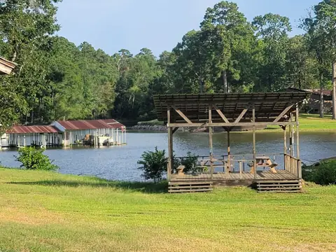Huxley Bay RV Park & Marina in Shelbyville, TX