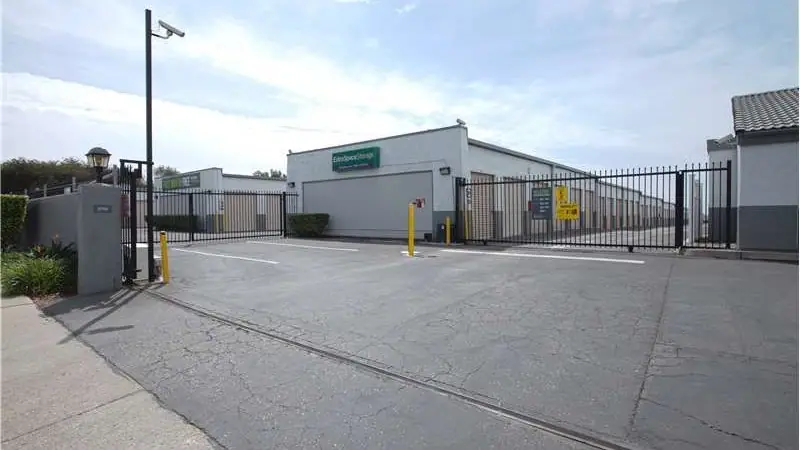 Extra Space Storage, RV storage in Ventura