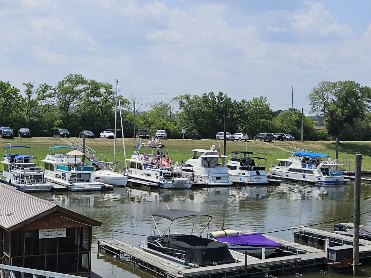 American Marine Dubuque, RV storage in Dubuque