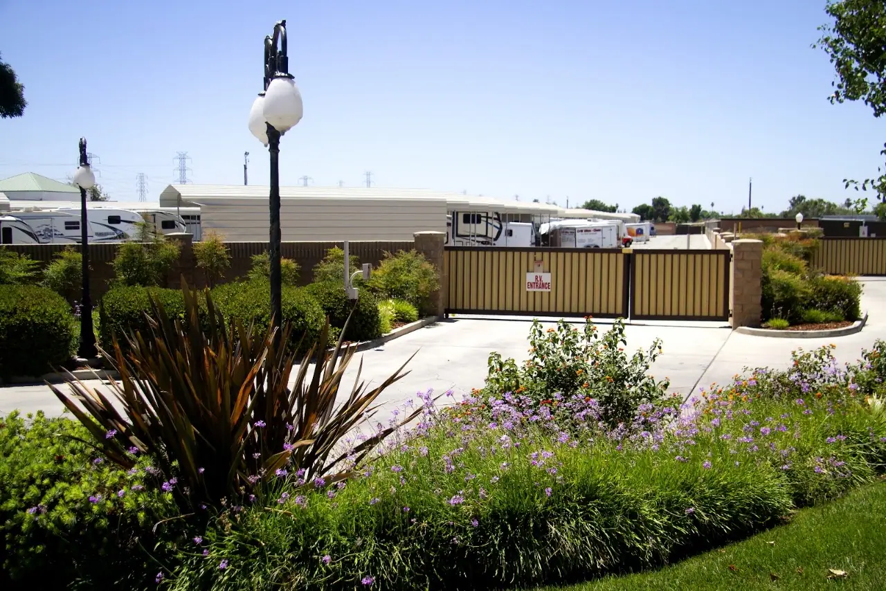 Derrel's Mini Storage, RV storage in Bakersfield