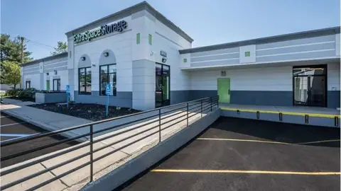 Extra Space Storage in Plainview, NY
