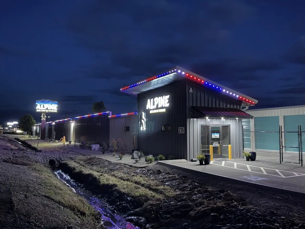 Alpine Mini and RV Storage, RV storage in Chehalis