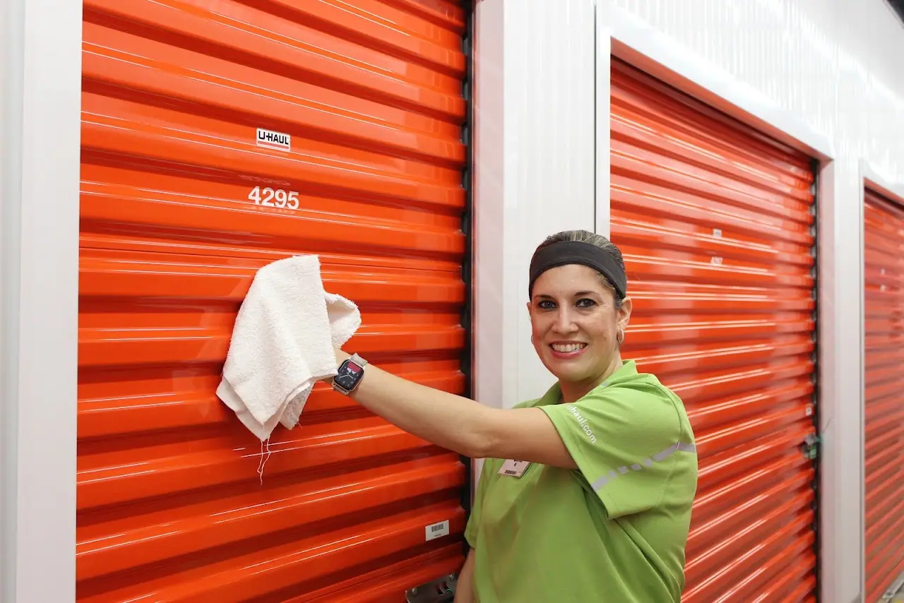 Self-Storage at U-Haul, RV storage in Mundelein
