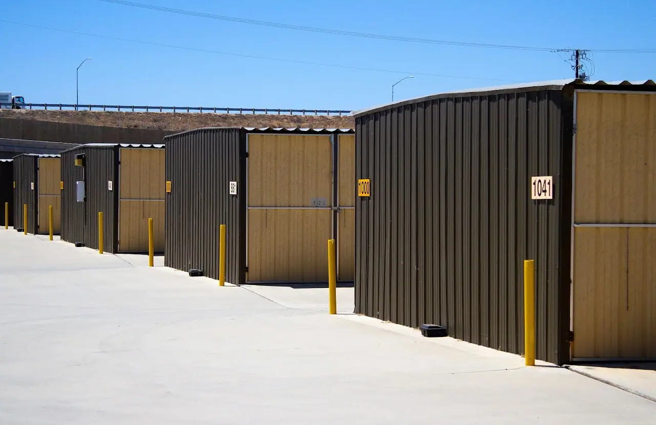 Derrel's Mini Storage, RV storage in Bakersfield