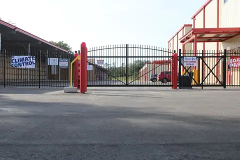 Maximus Self Storage in Dade City, FL