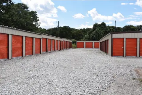 Overflow Garage photo 2