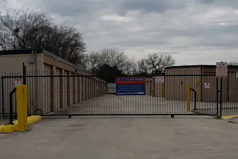 37/410 Self Storage photo 3