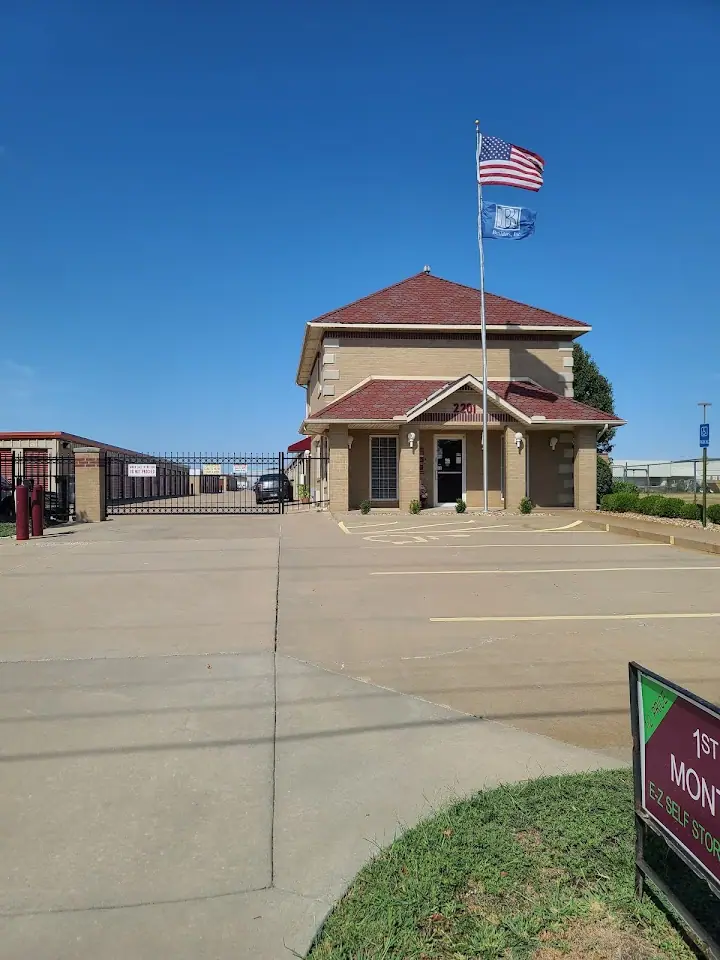 E*Z Self Storage, RV storage in Wichita