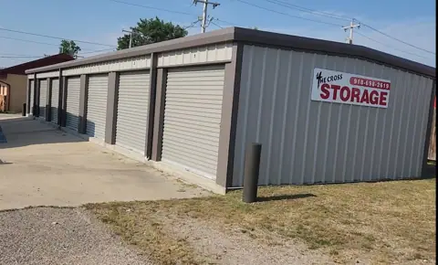 At the cross self storage in Bartlesville, OK