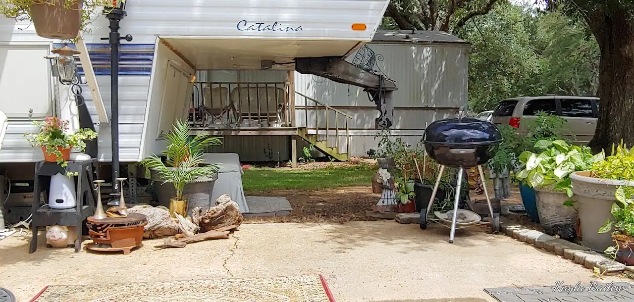 Holliday's Trailer Park and Mini Storage, RV storage in DeRidder
