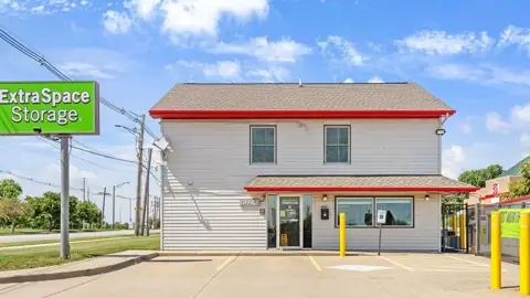 Extra Space Storage in Champaign, IL