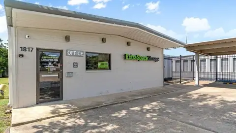 Extra Space Storage in DeSoto, TX