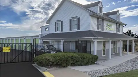 Extra Space Storage in Farmington, MI