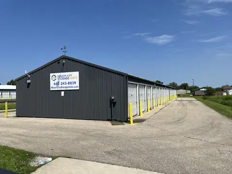Mason City Storage Units - 6th street in Mason City, IA