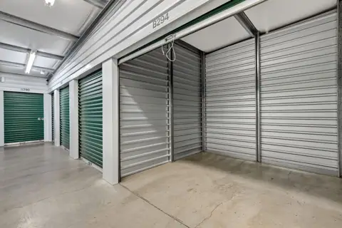 Iron Gate Storage - Pearson Airport photo 3