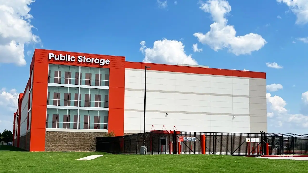 Public Storage, RV storage in Melissa