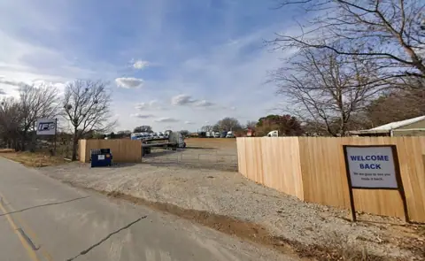 Neighbor Monthly Parking in Mansfield, TX