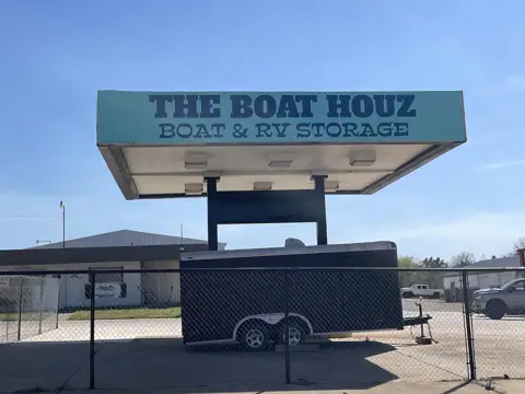 The Boat Houz photo 3
