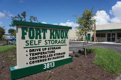 Fort Knox Self Storage - Rogers in Okahumpka, FL