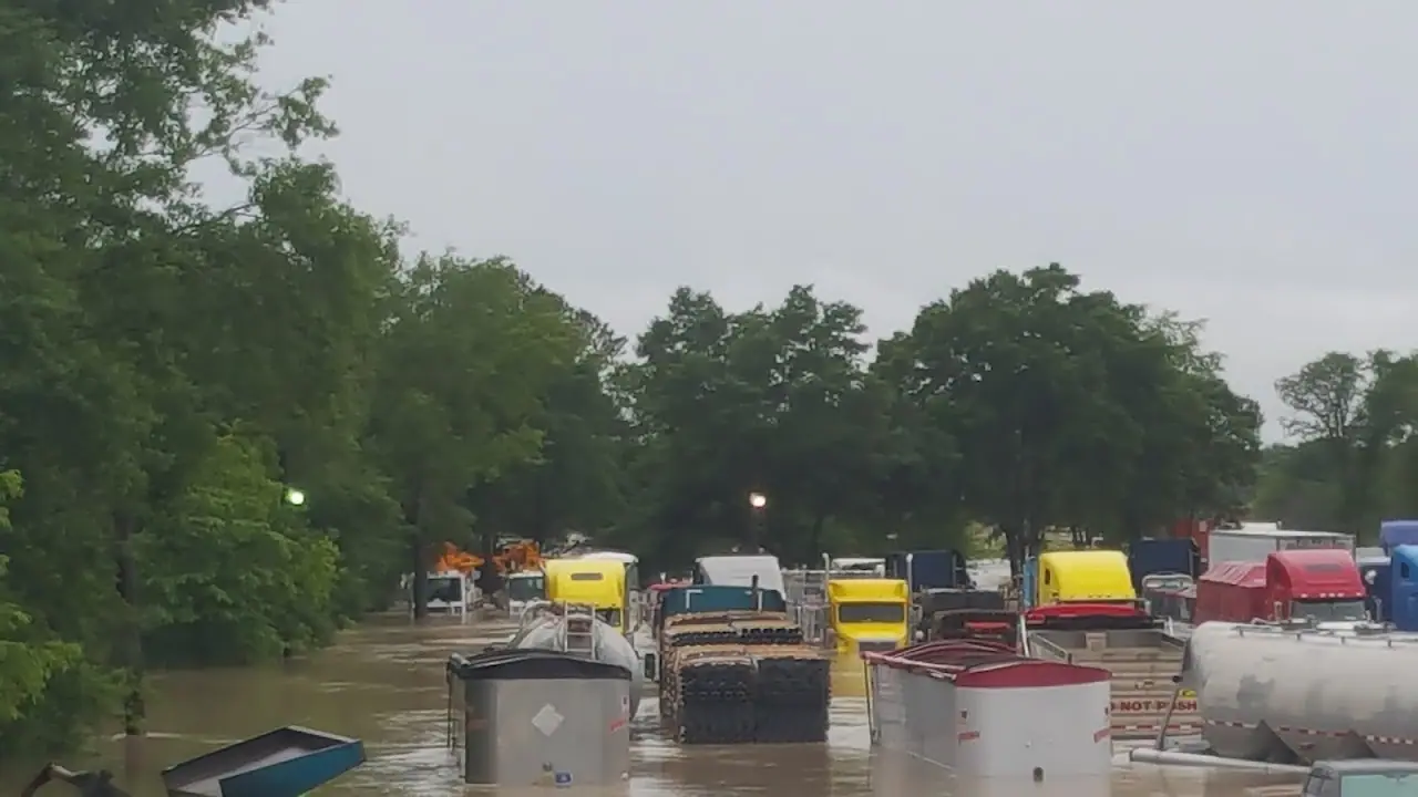 Linsey Trucking and Storage, RV storage in Cypress