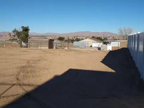 Manzanita St Vehicle Storage in Hesperia, CA
