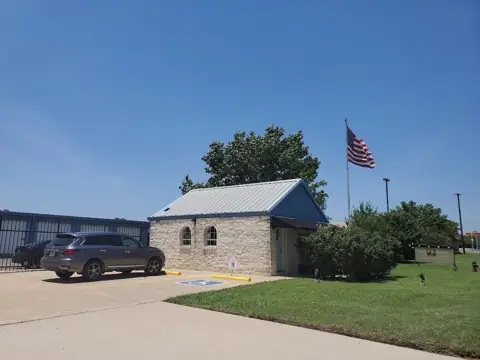 Private Warehouse Mini-Storage in Pflugerville, TX