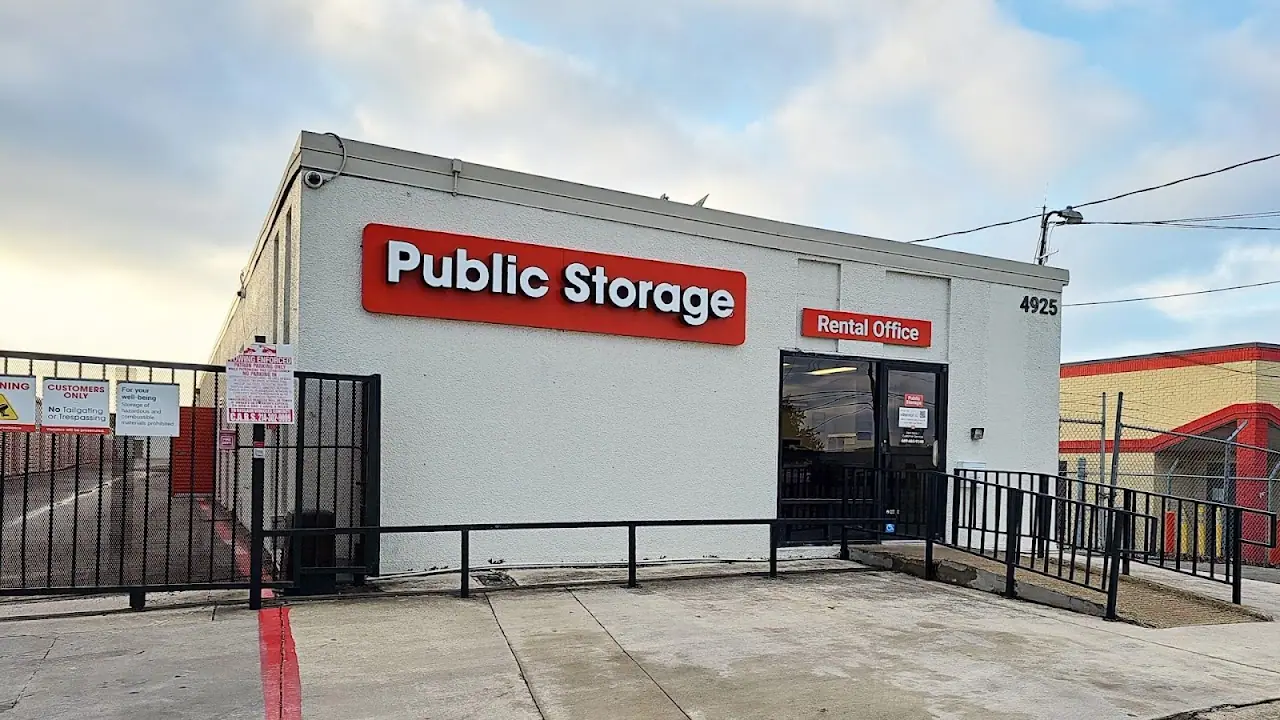 Public Storage, RV storage in Dallas