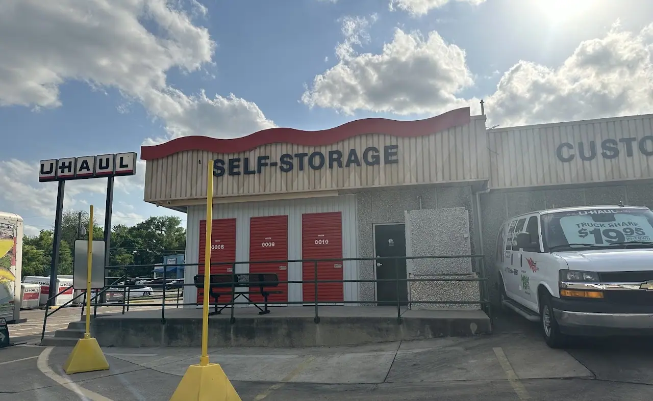 Self-Storage at U-Haul, RV storage in Dallas
