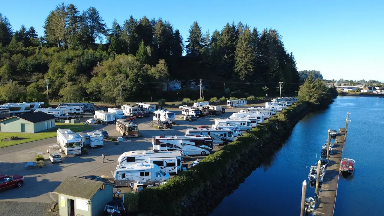 McKinley's RV Park & Marina, RV storage in Waldport