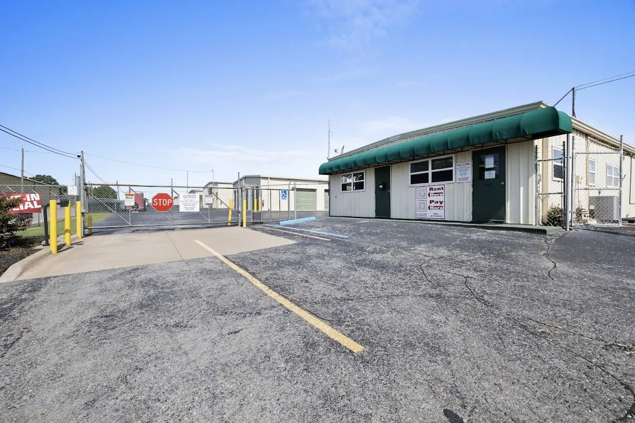 Siloam Springs Self Storage - East Kenwood Street, RV storage in Siloam Springs