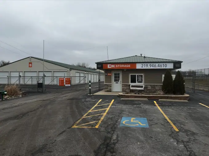 Mini Mall Storage - Cedar Lake, RV storage in Cedar Lake