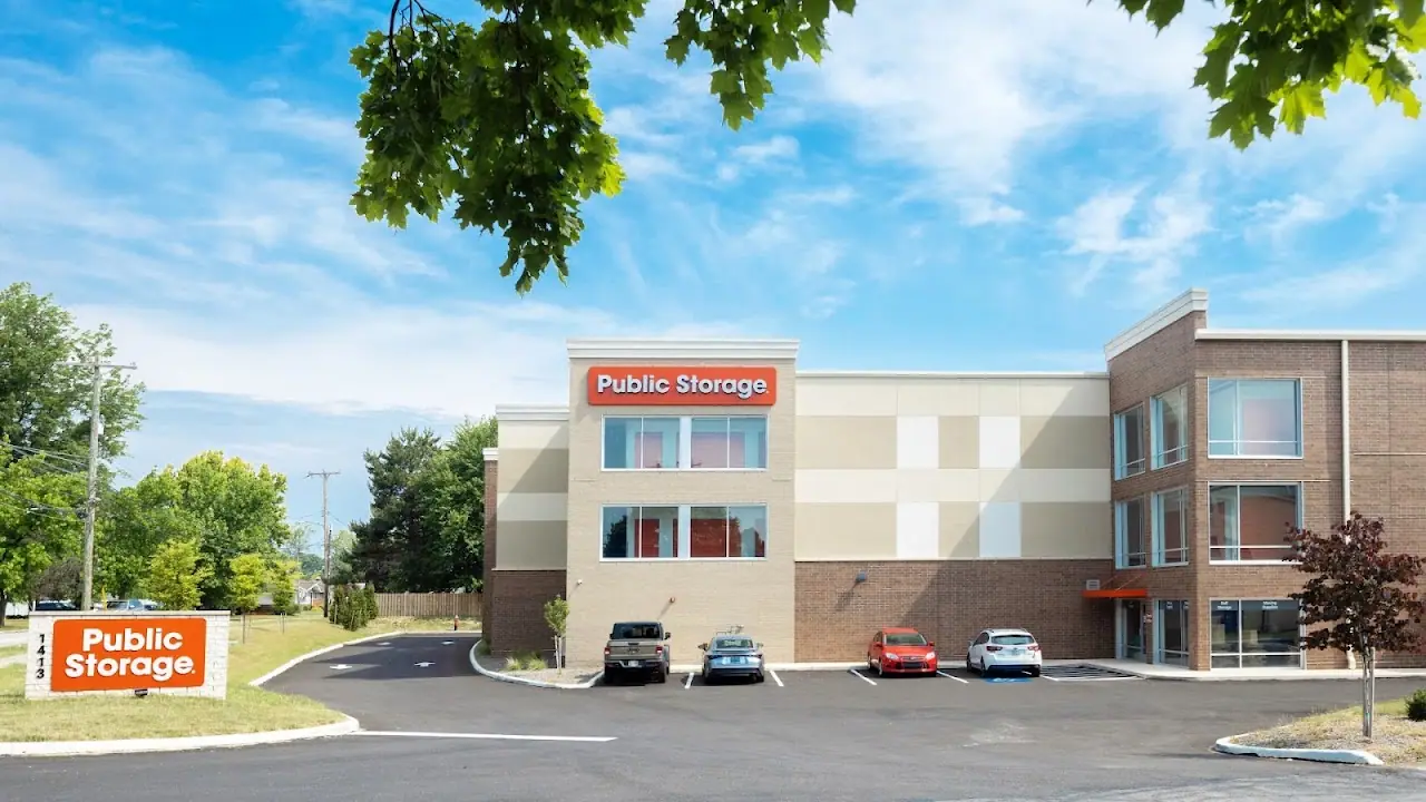 Public Storage, RV storage in Mayfield Heights