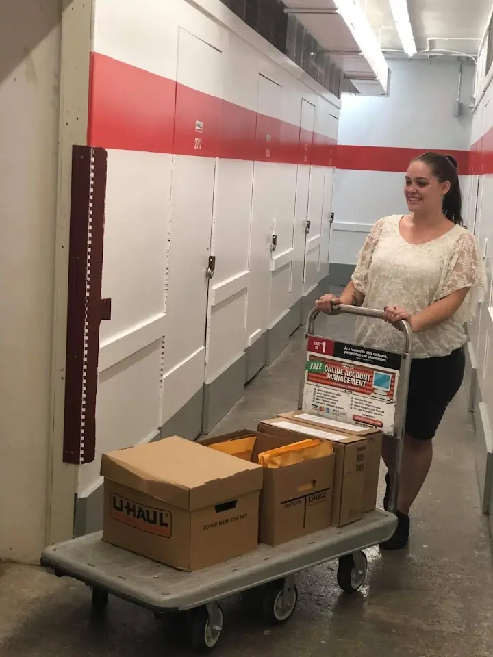 Self-Storage at U-Haul, RV storage in St. Petersburg