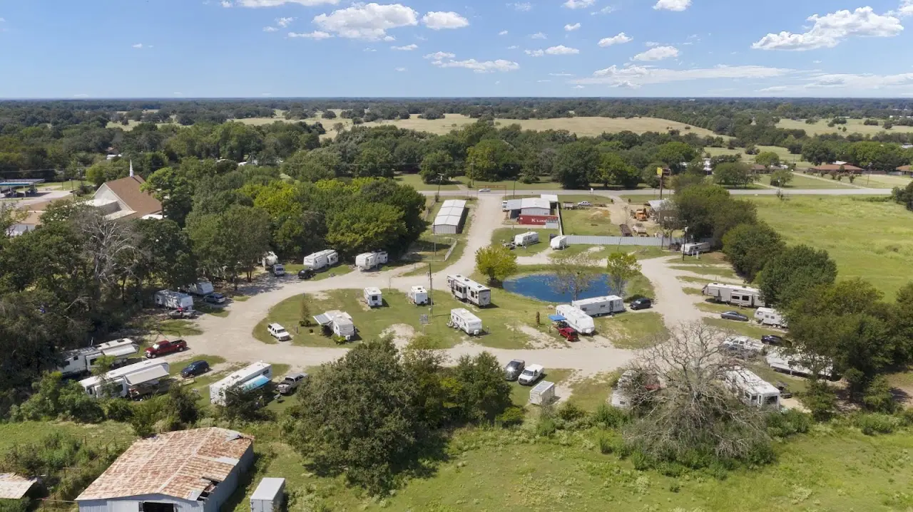 Grumpy Grizzly RV Park & Storage, RV storage in Kemp