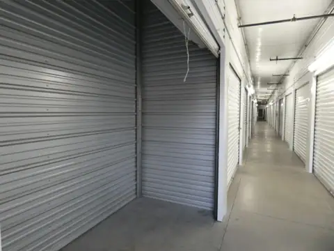 Green Valley Storage - Blue Diamond photo 2