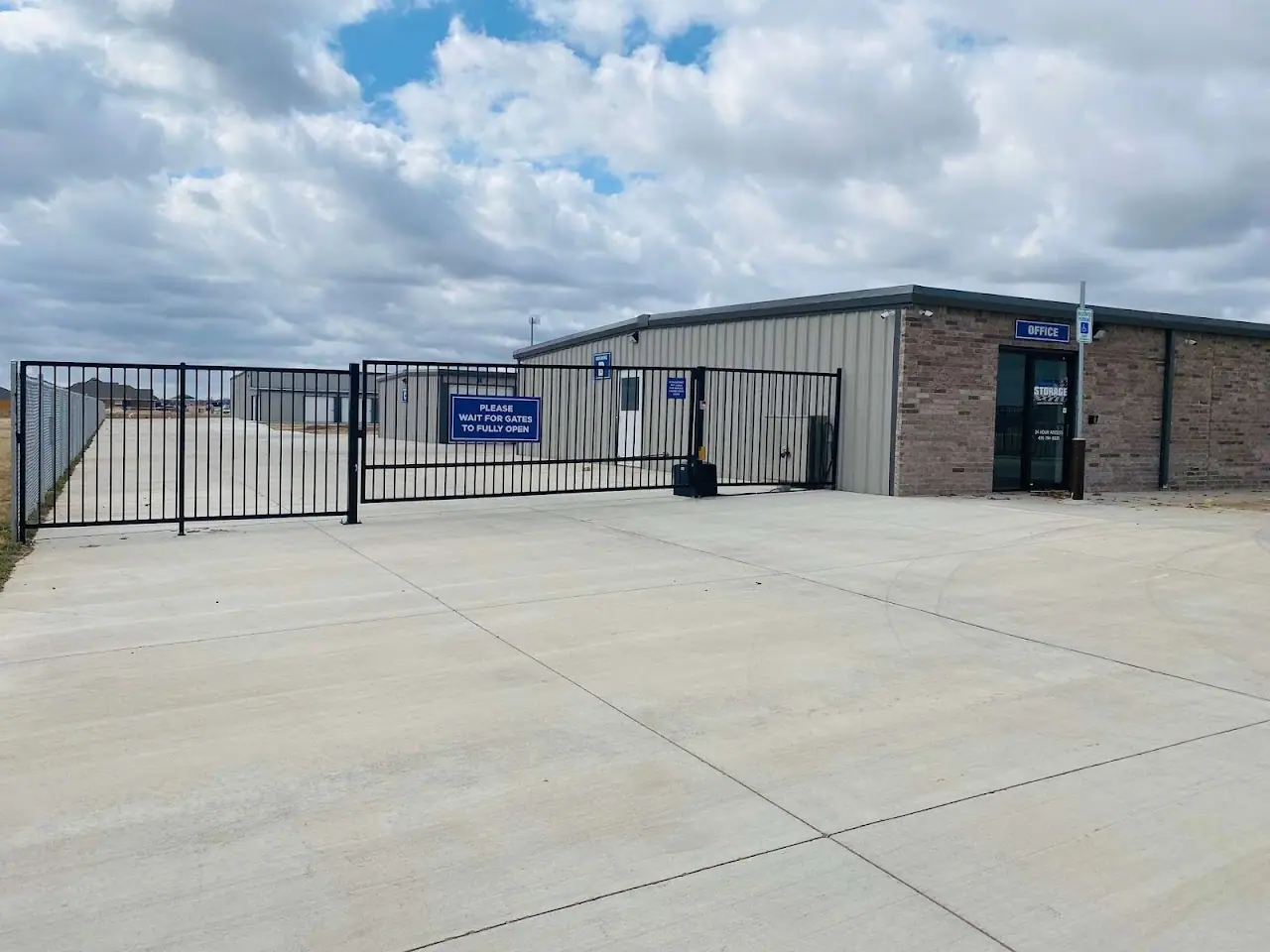 Racer's Storage, RV storage in Newcastle