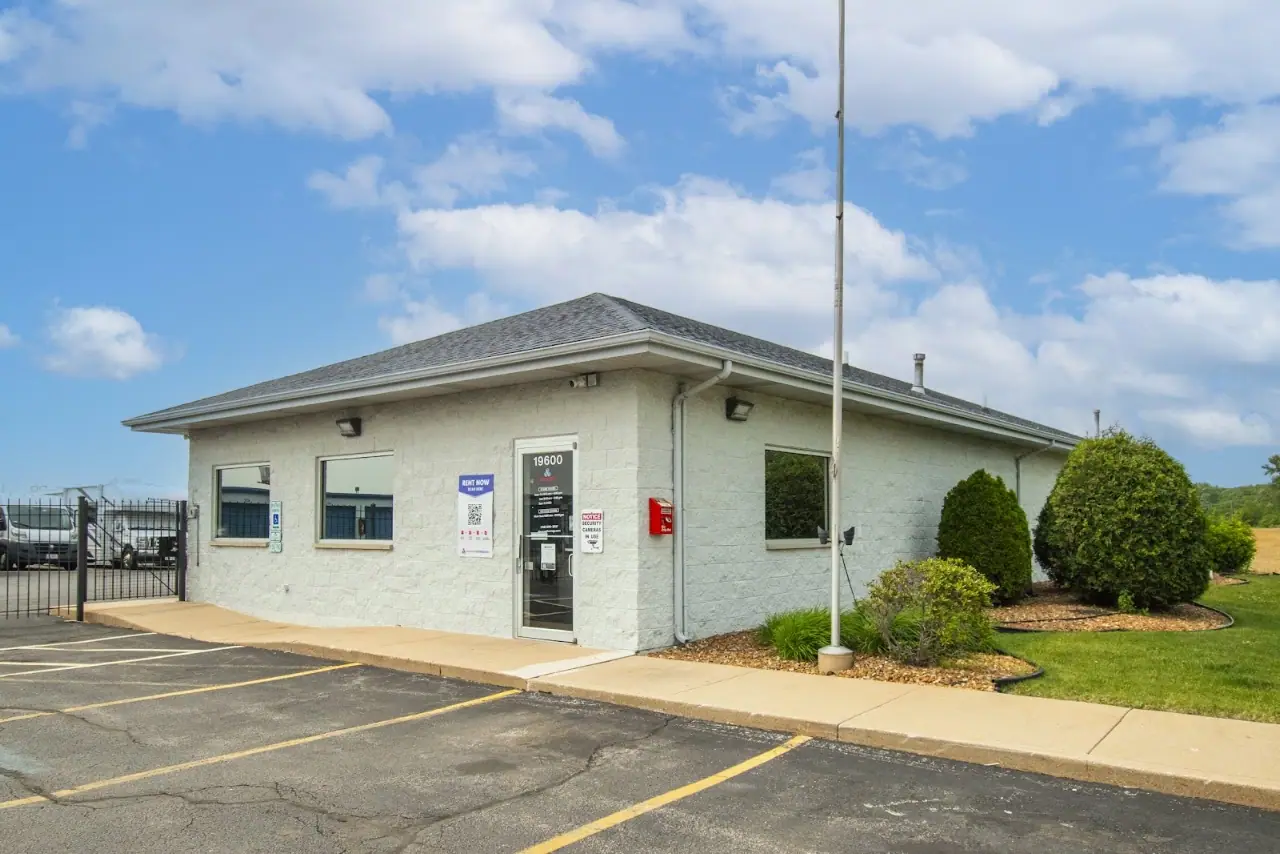 Devon Self Storage Lynwood, Illinois, RV storage in Lynwood